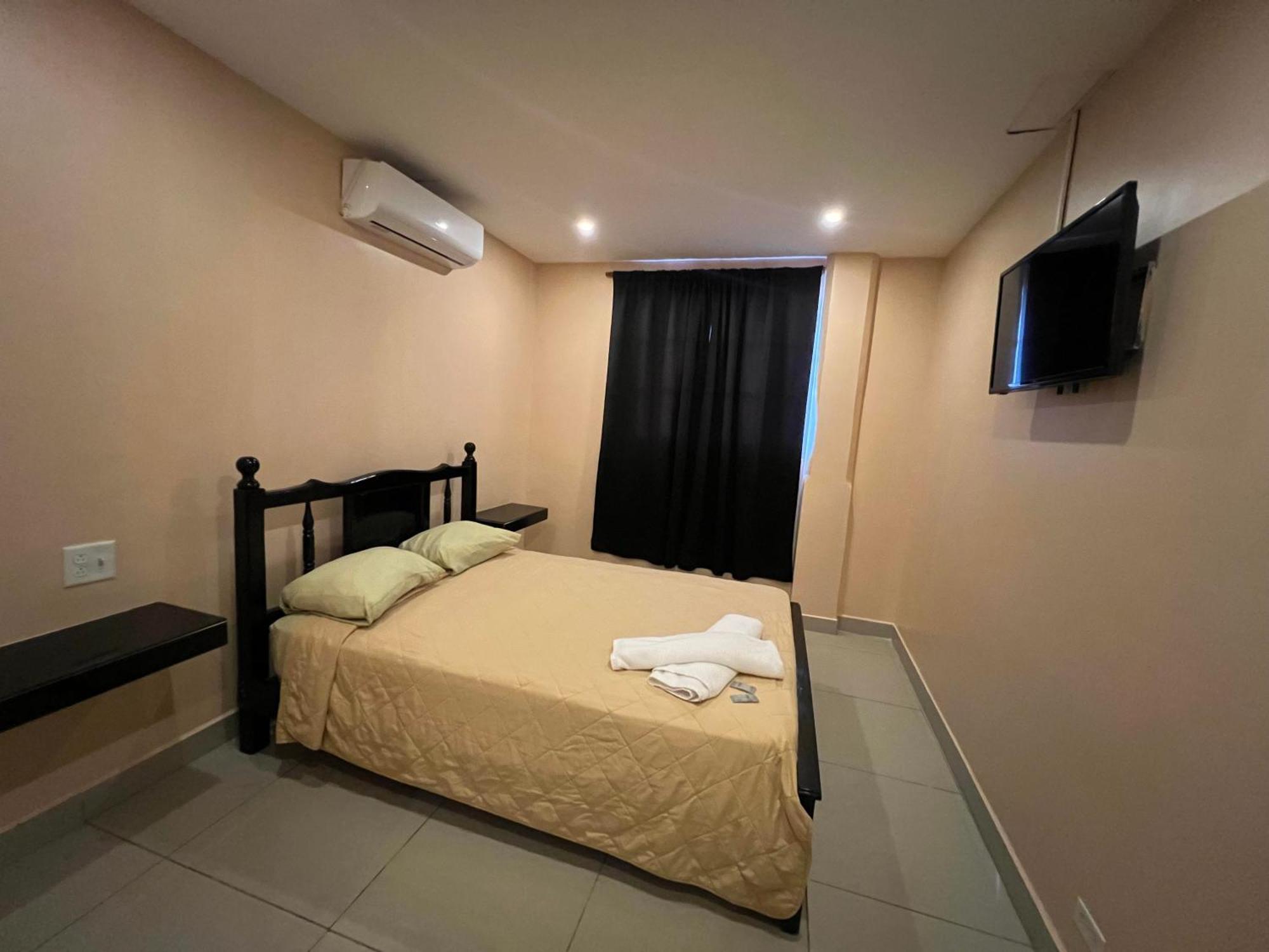 La Cubana Hotel & Suites Colon Exteriör bild